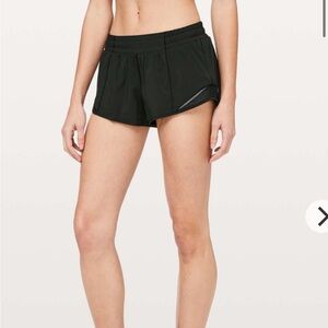 Lululemon black hotty hots 2.5”